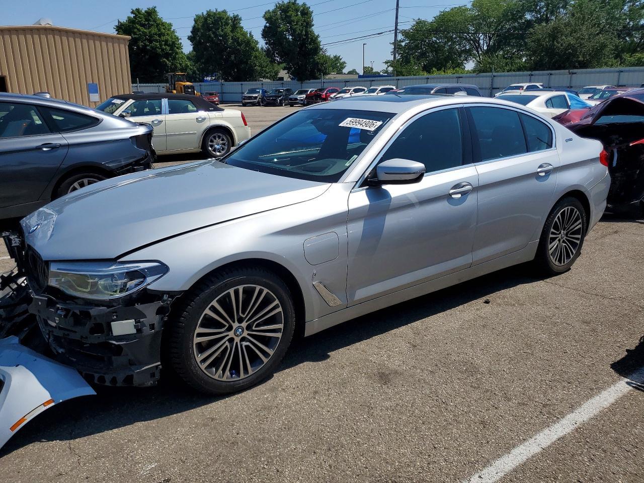 2019 BMW 530Xe - zdjęcie główne