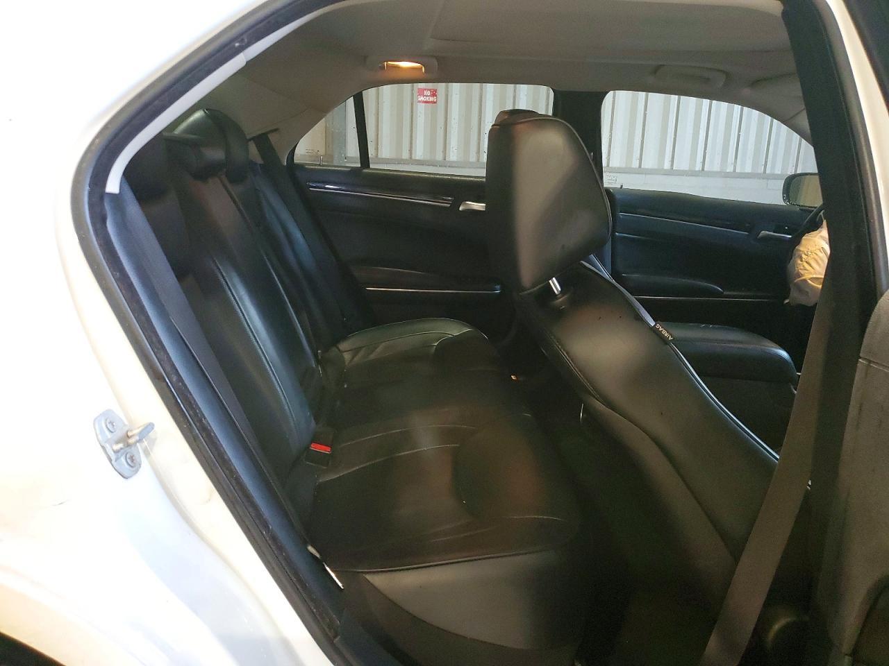 2016 Chrysler 300C - zdjęcie 10