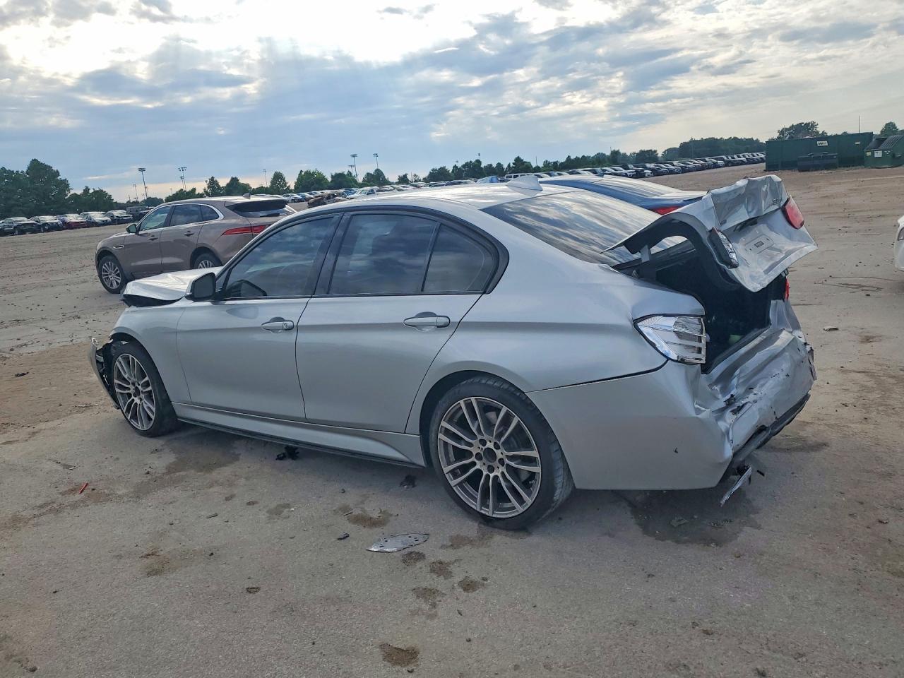 2015 BMW 335 Xi - zdjęcie 2
