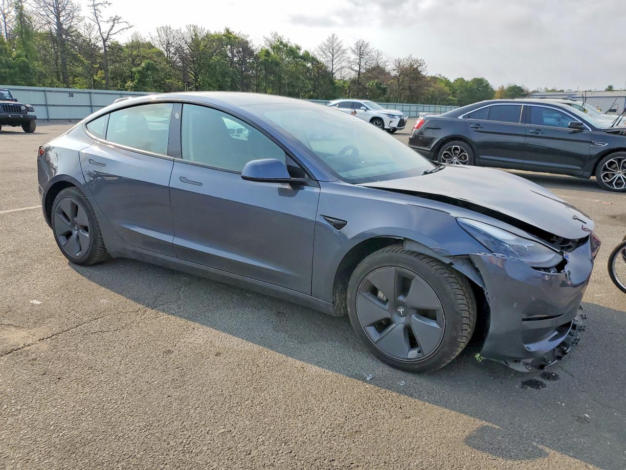 2021 Tesla Model 3 - zdjęcie 4