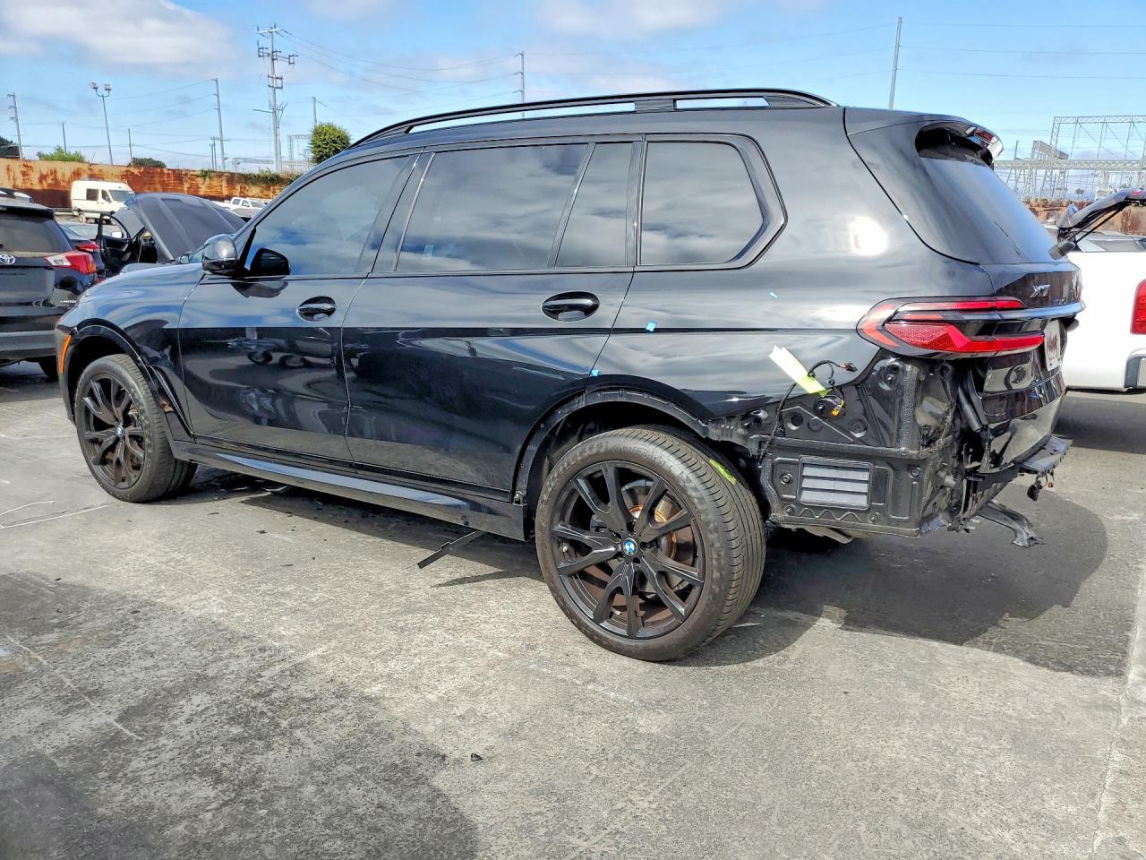 2024 BMW X7 xDrive40I - zdjęcie 2