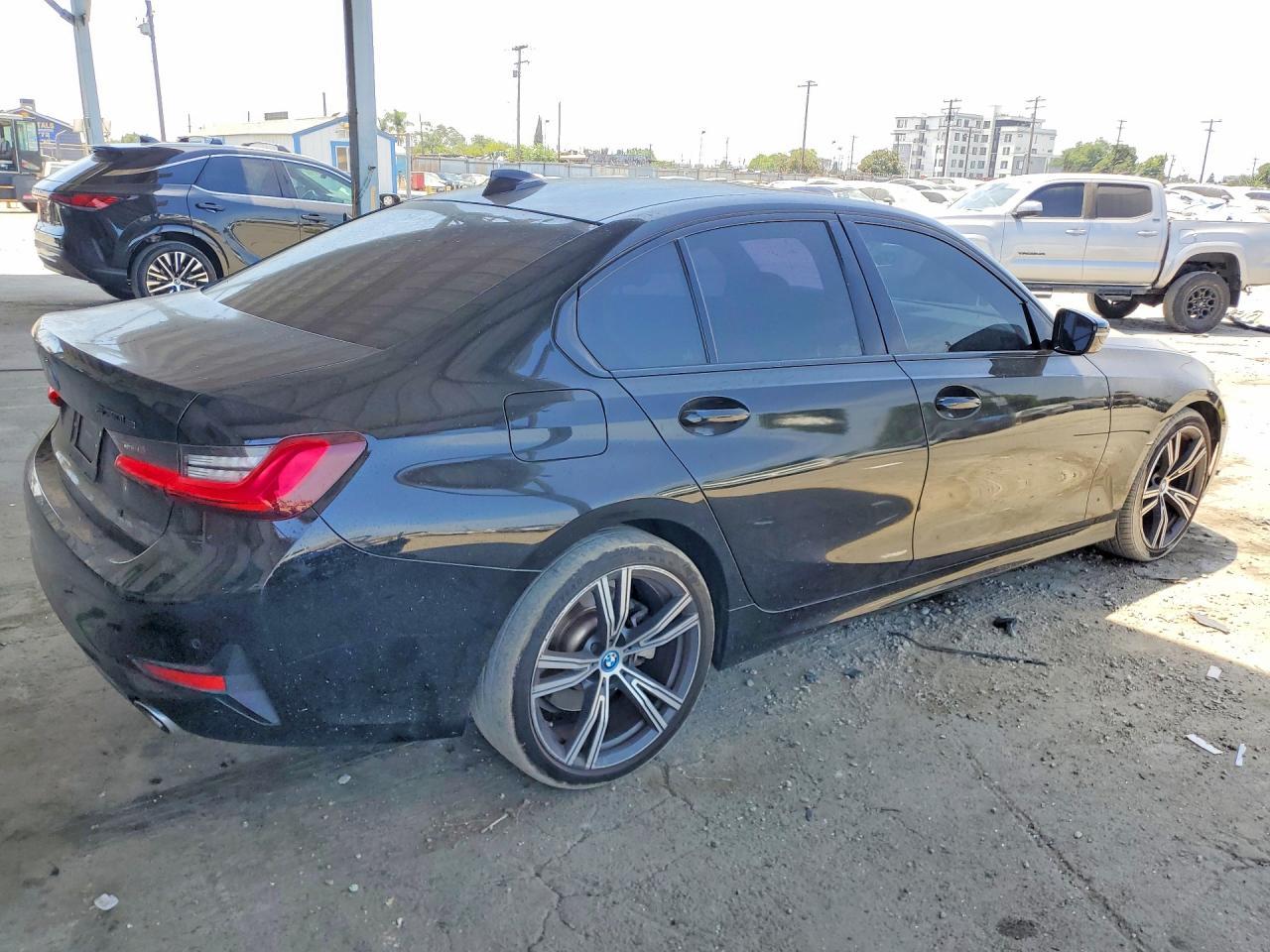 2022 BMW 330E - zdjęcie 3