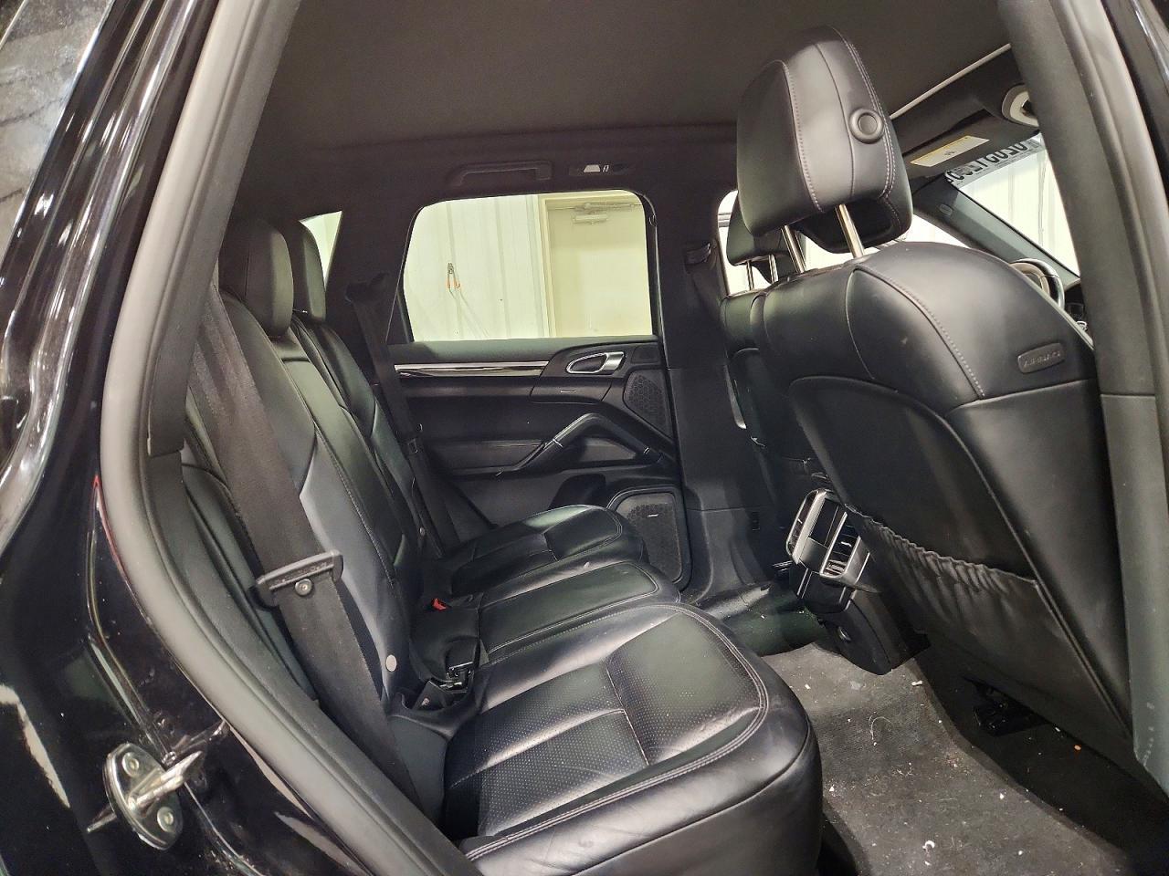 2015 Porsche Cayenne S - zdjęcie 11