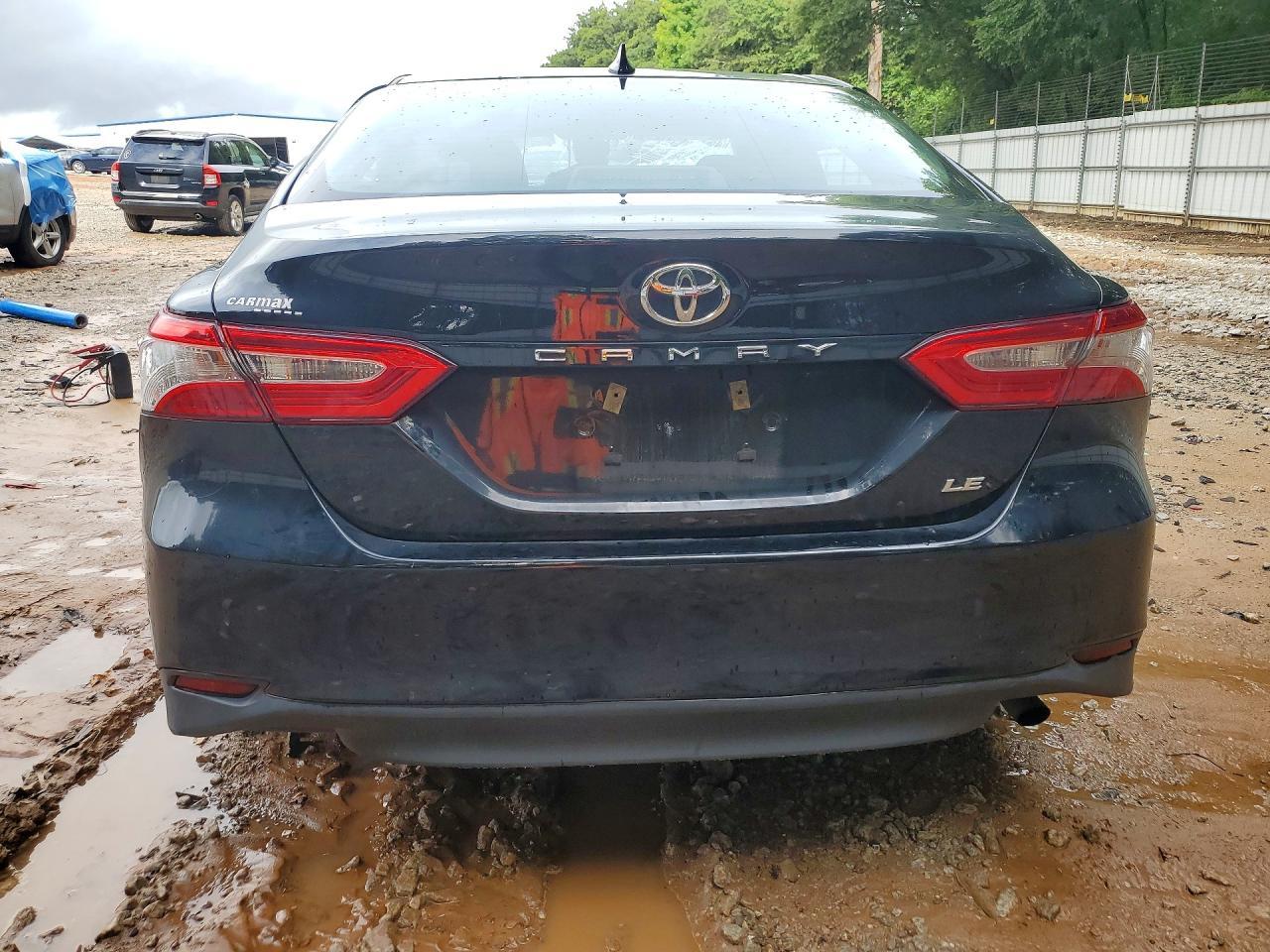 2020 Toyota Camry Le - zdjęcie 6