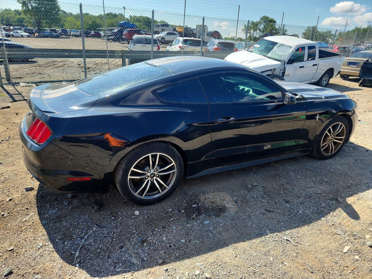 2017 Ford Mustang - zdjęcie 3