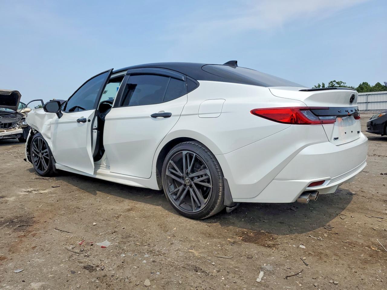 2025 Toyota Camry Xse - zdjęcie 2