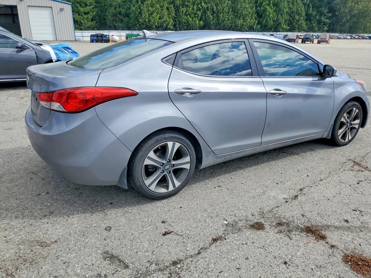 2013 Hyundai Elantra Gls - zdjęcie 3