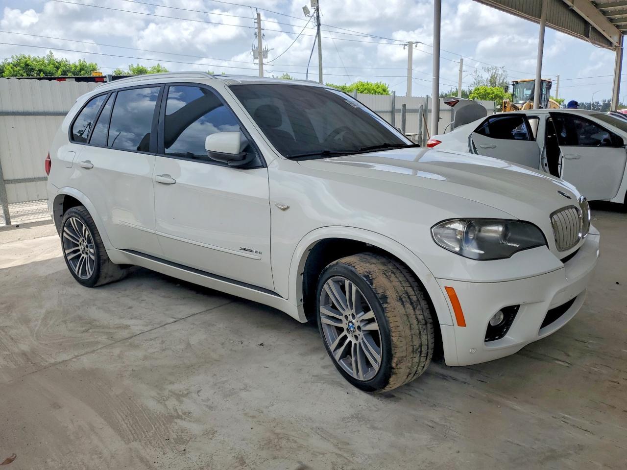 2013 BMW X5 xDrive50I - zdjęcie 4