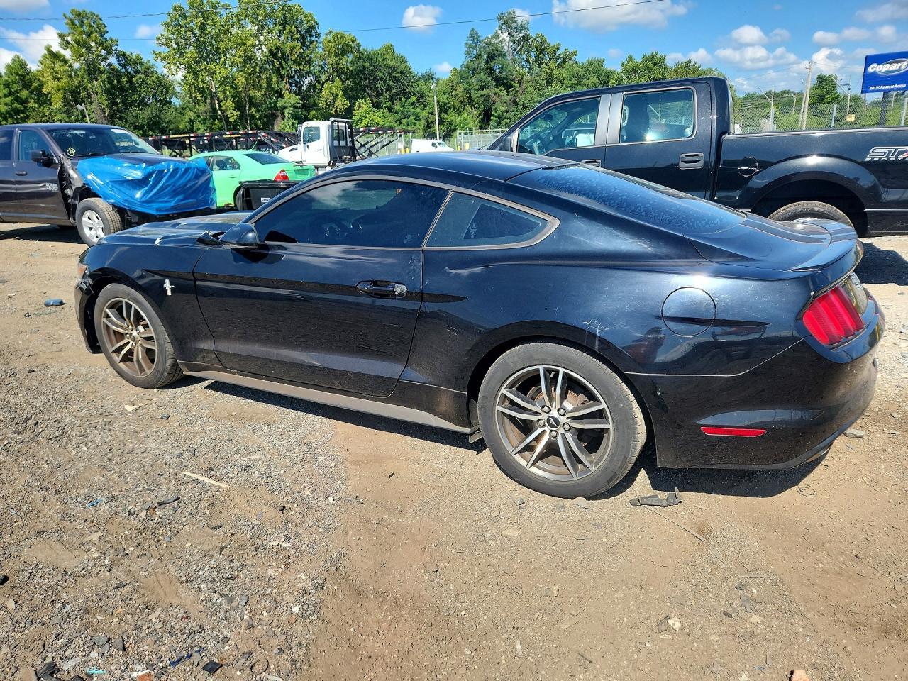2017 Ford Mustang - zdjęcie 2