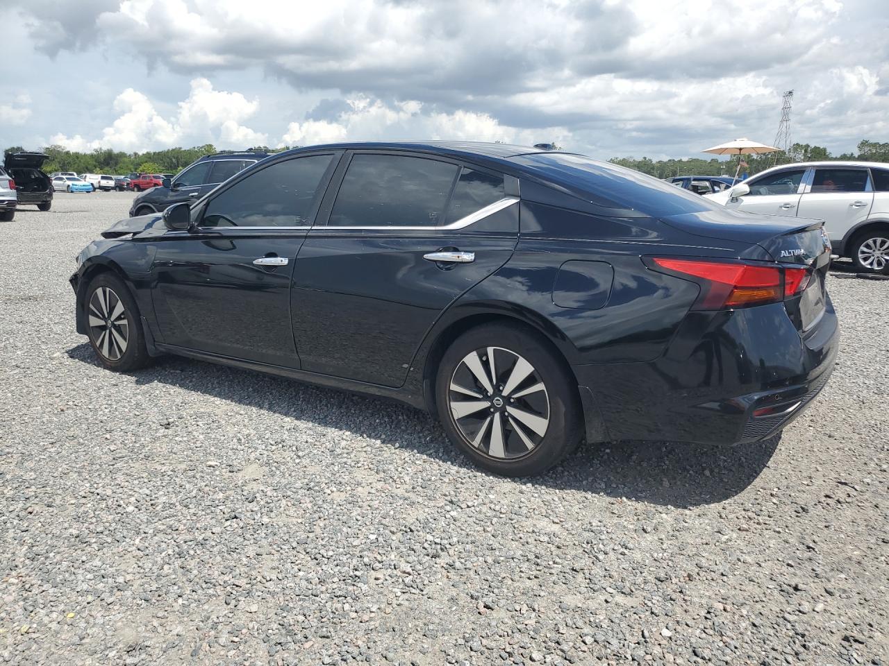 2021 Nissan Altima Sv - zdjęcie 2