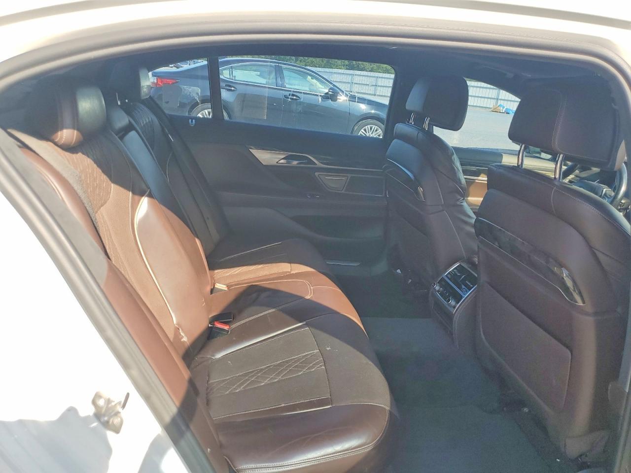 2017 BMW Seria 7 B7 - zdjęcie 10