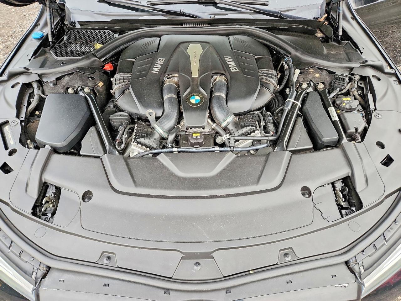 2017 BMW 750 Xi - zdjęcie 11