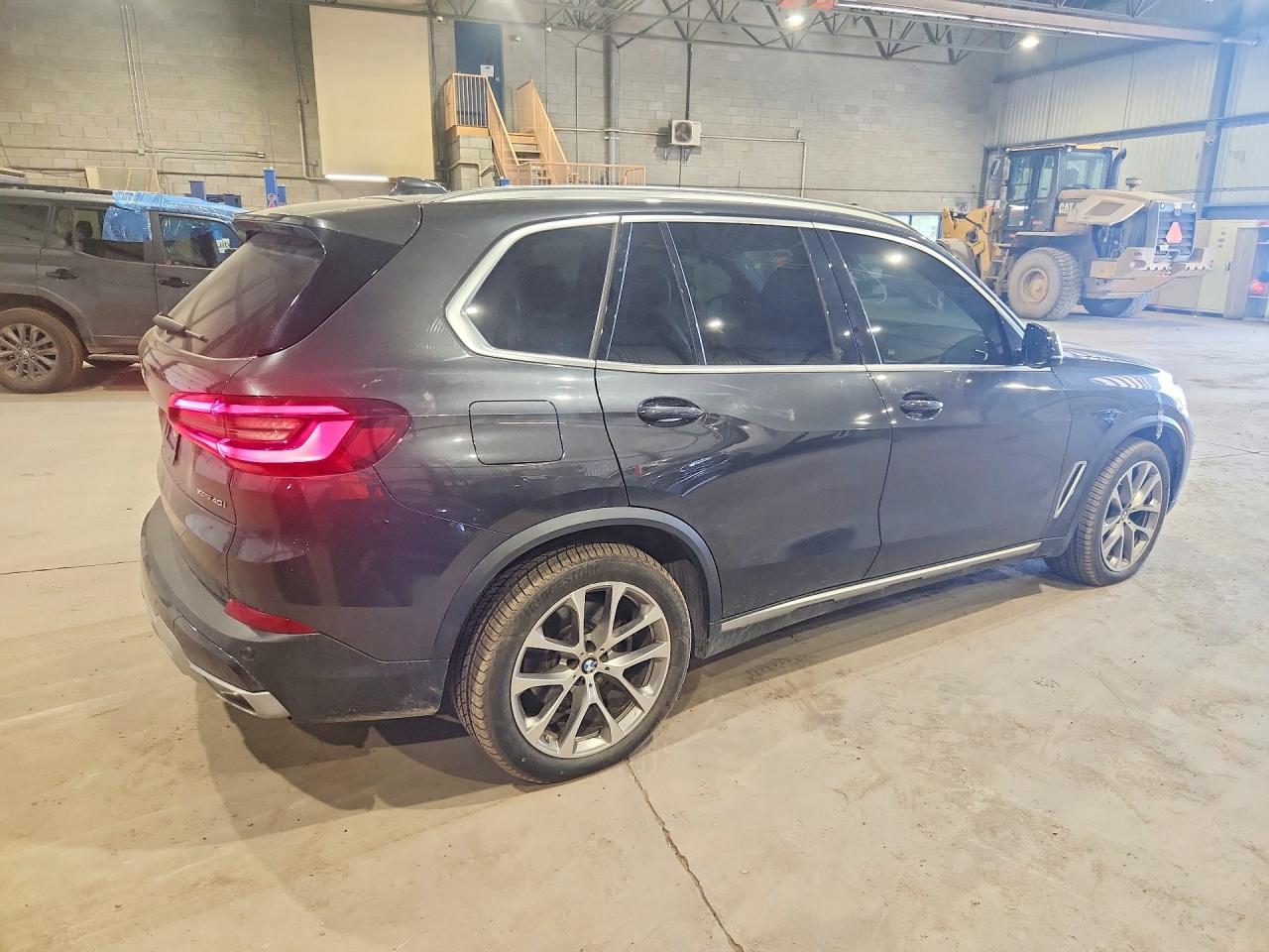 2023 BMW X5 xDrive40I - zdjęcie 3