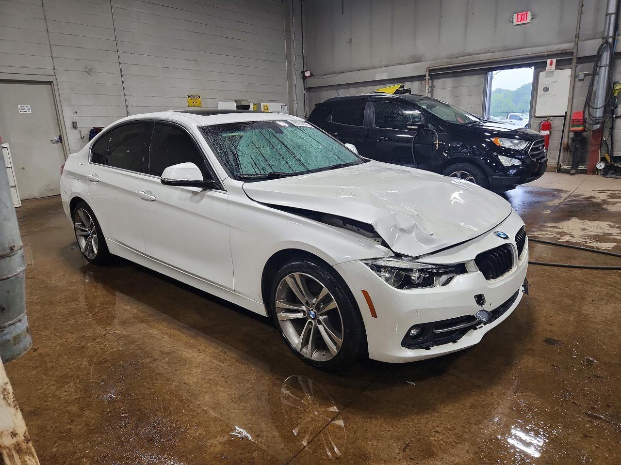 2017 BMW Seria 3 330i - zdjęcie 4
