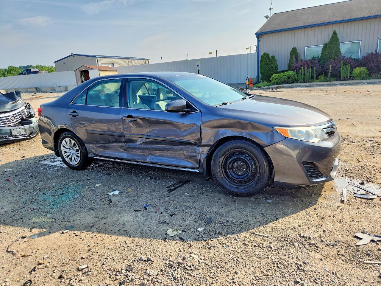 2014 Toyota Camry Le - zdjęcie 4