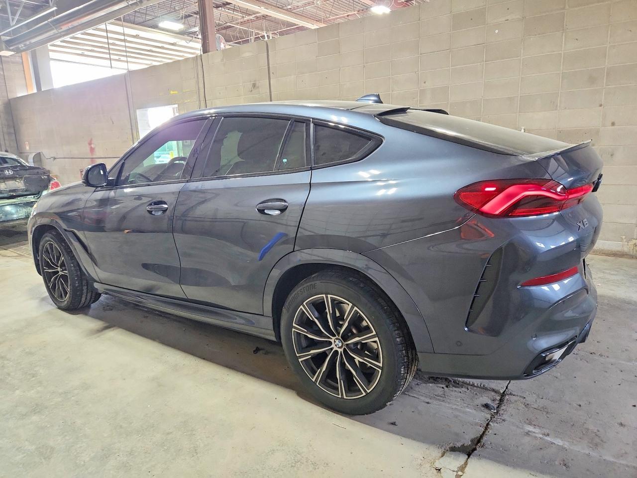 2021 BMW X6 xDrive40I - zdjęcie 2