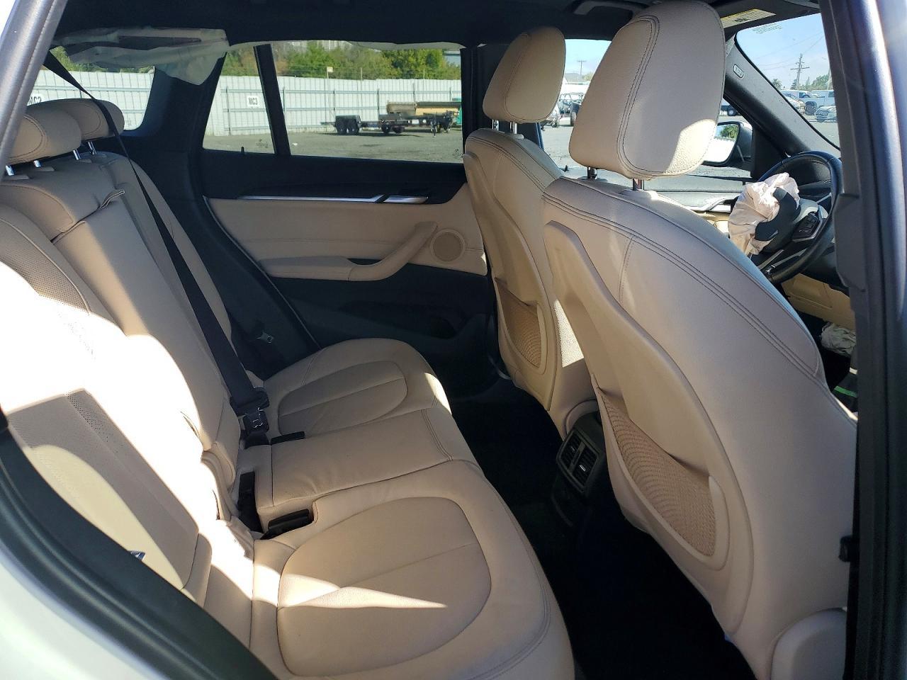2017 BMW X1 xDrive28I - zdjęcie 10