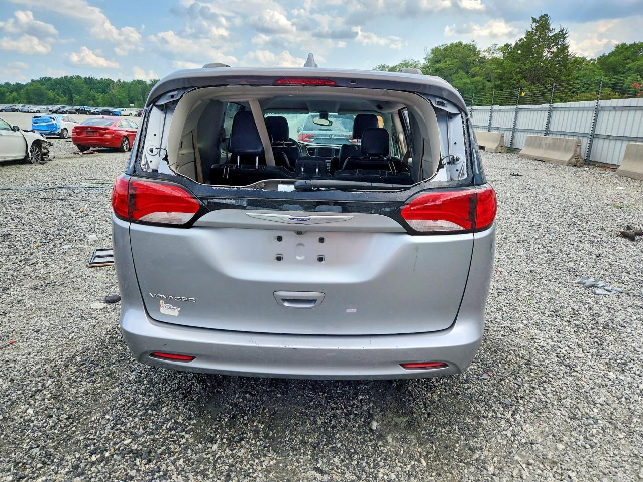2020 Chrysler Voyager Lxi - zdjęcie 6