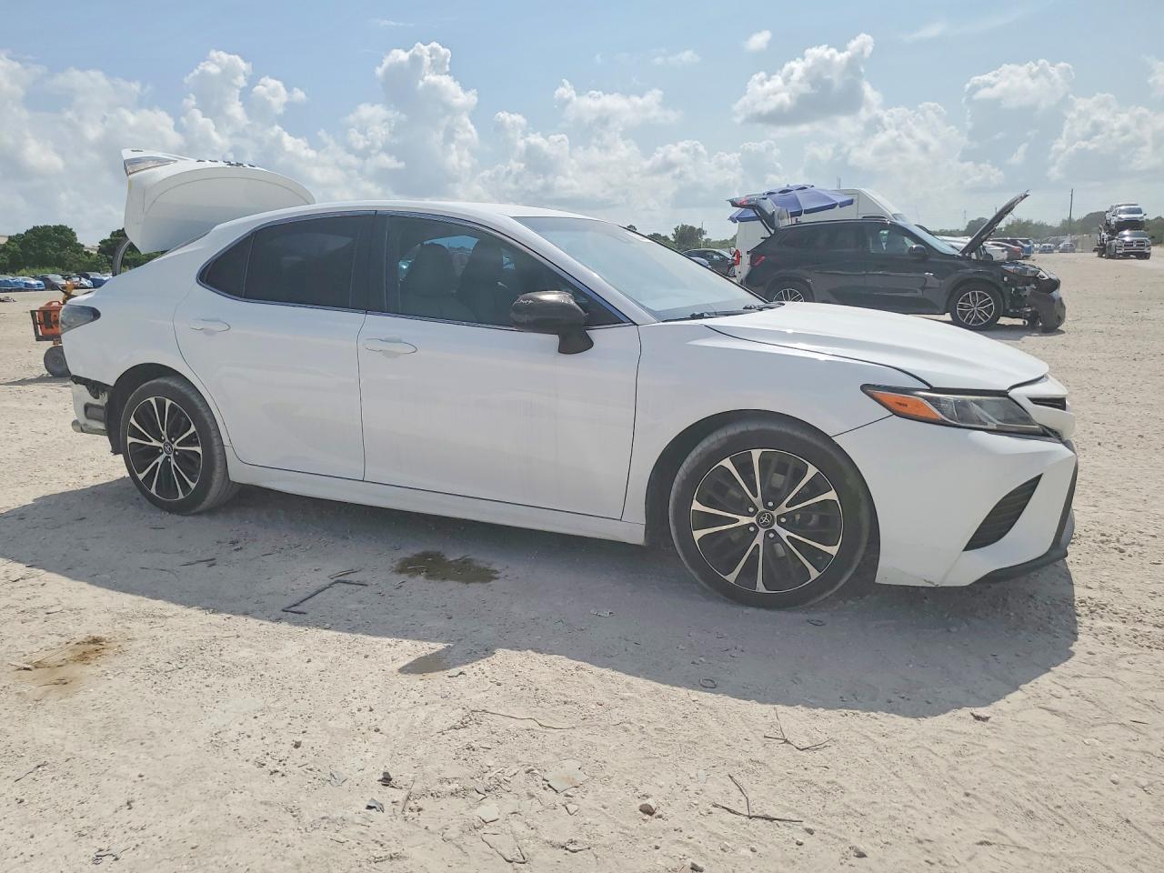 2018 Toyota Camry Se - zdjęcie 4