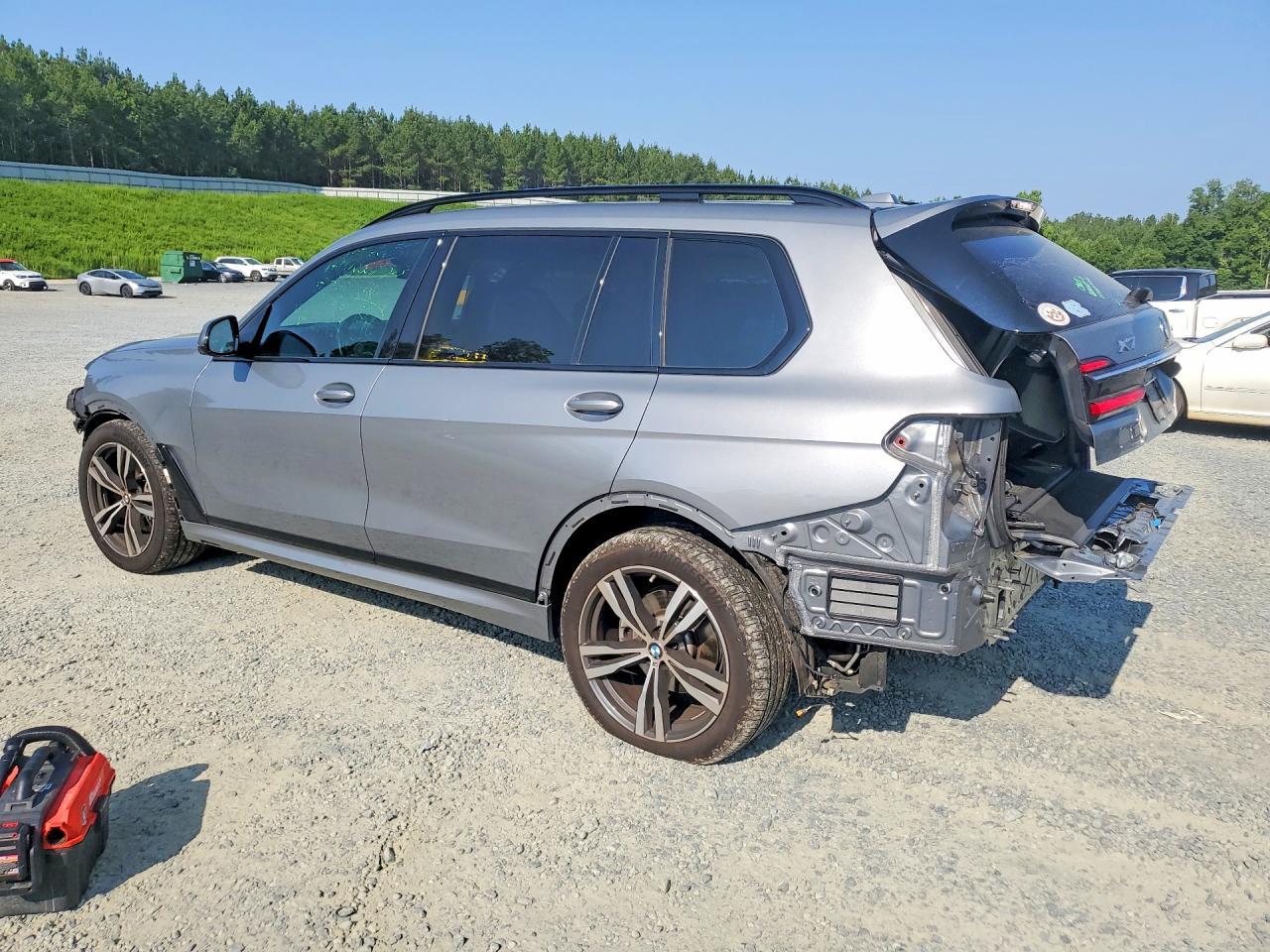 2025 BMW X7 xDrive40I - zdjęcie 2