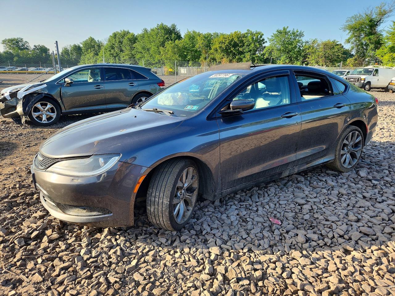 2015 Chrysler 200 S - zdjęcie główne