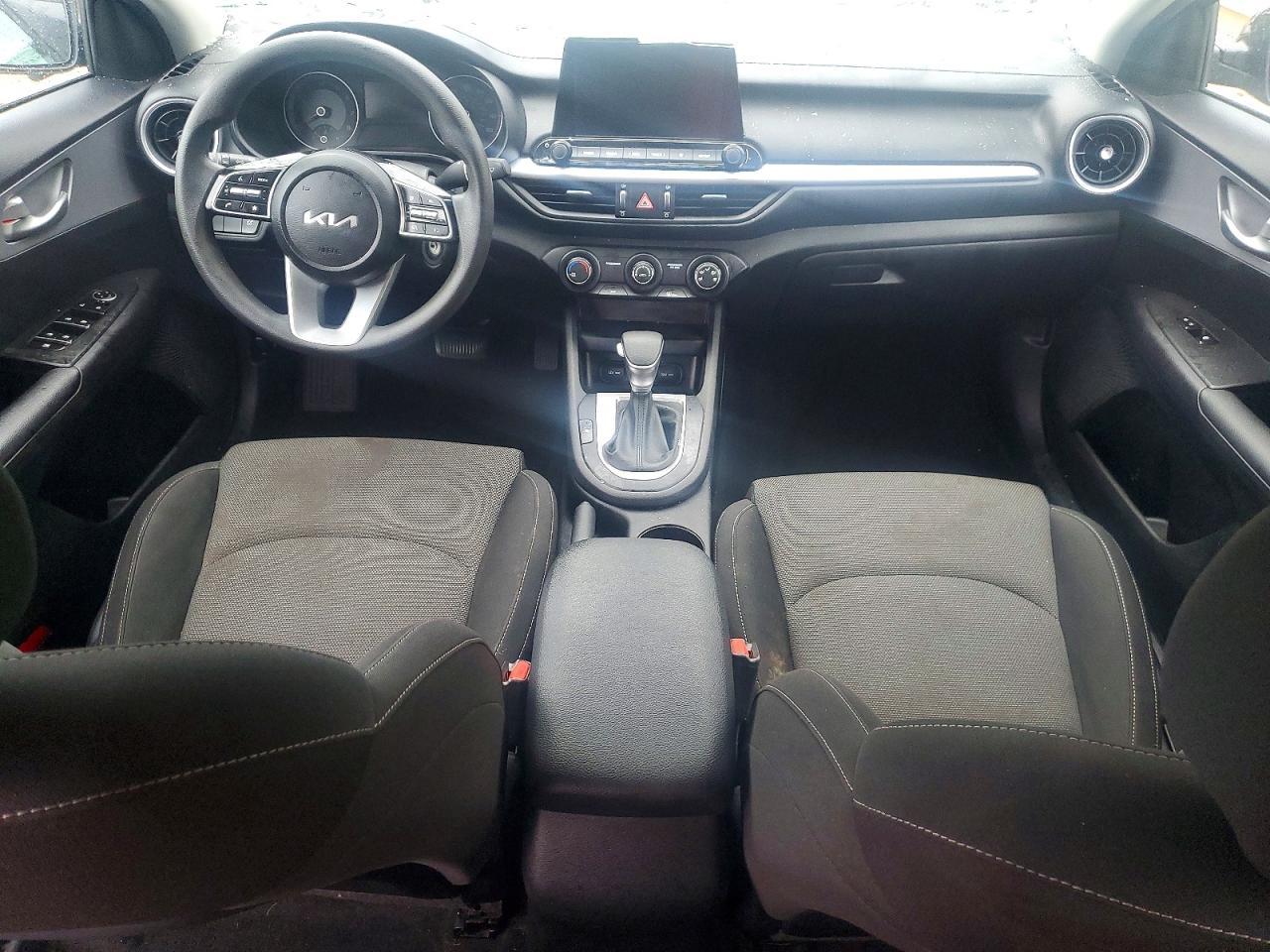 2023 Kia Forte Lxs - zdjęcie 8