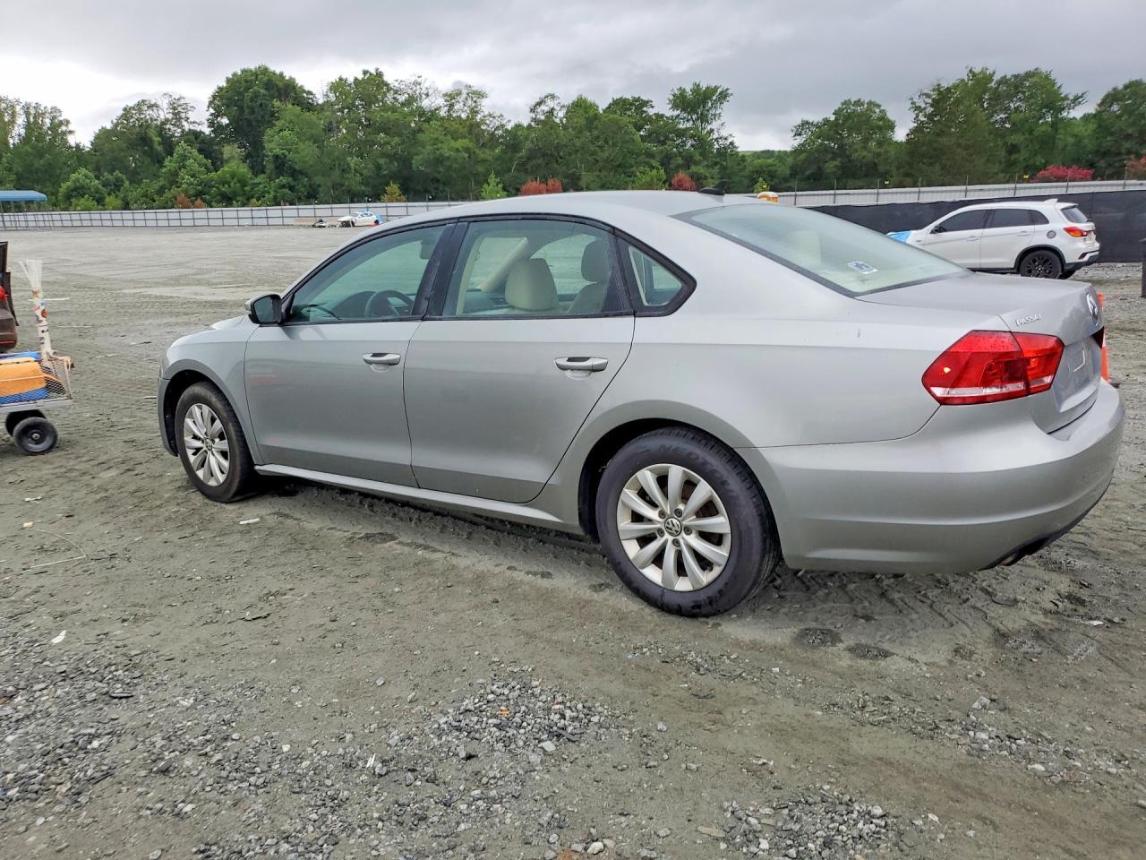 2014 Volkswagen Passat S - zdjęcie 2