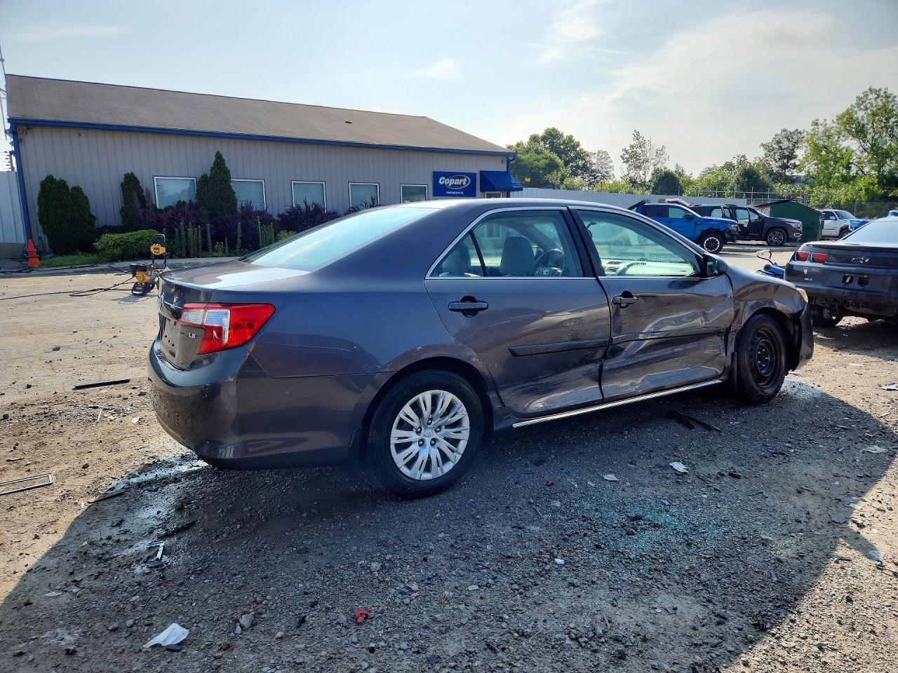 2014 Toyota Camry Le - zdjęcie 3