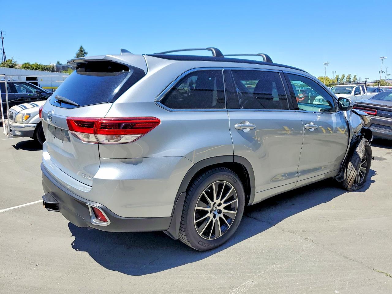 2017 Toyota Highlander Se - zdjęcie 3