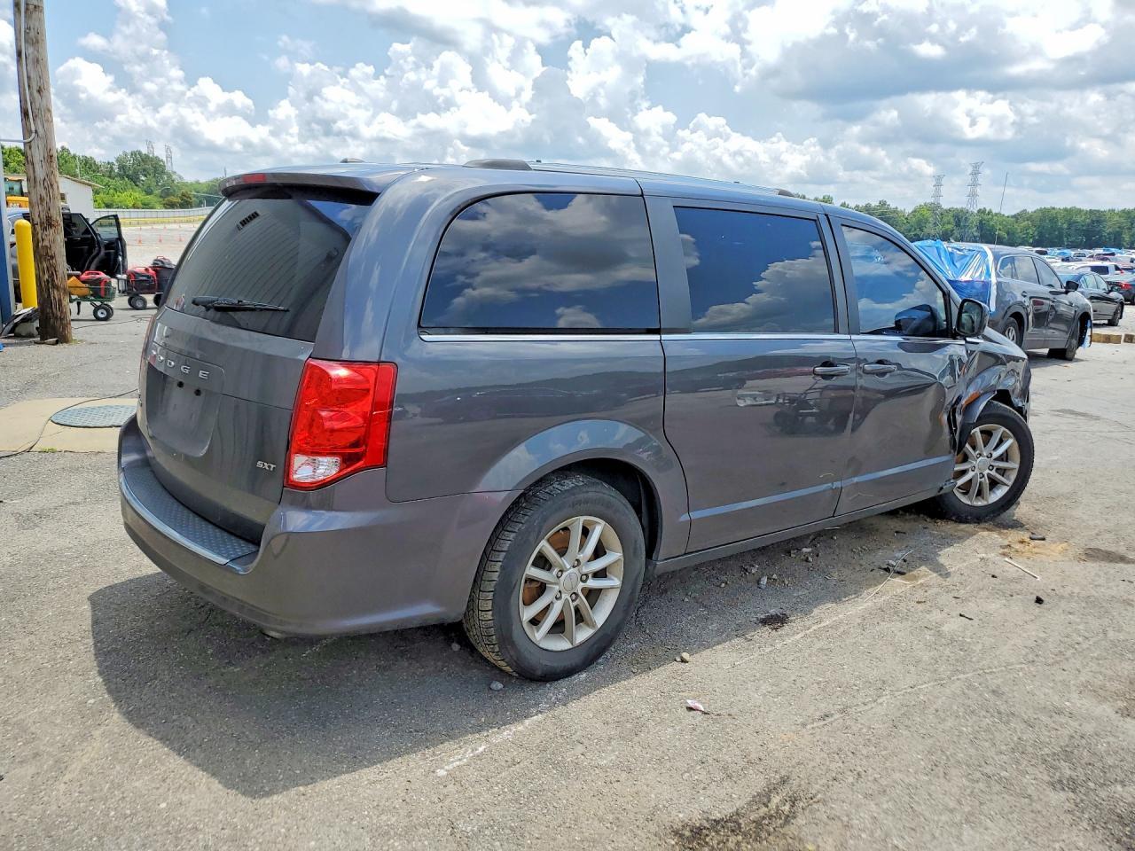 2020 Dodge Grand Caravan Sxt - zdjęcie 3