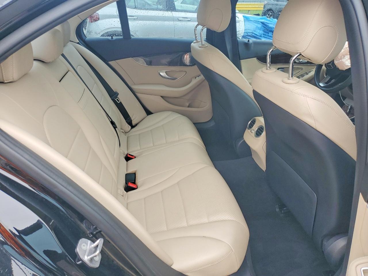 2018 Mercedes-Benz C 300 4Matic - zdjęcie 10