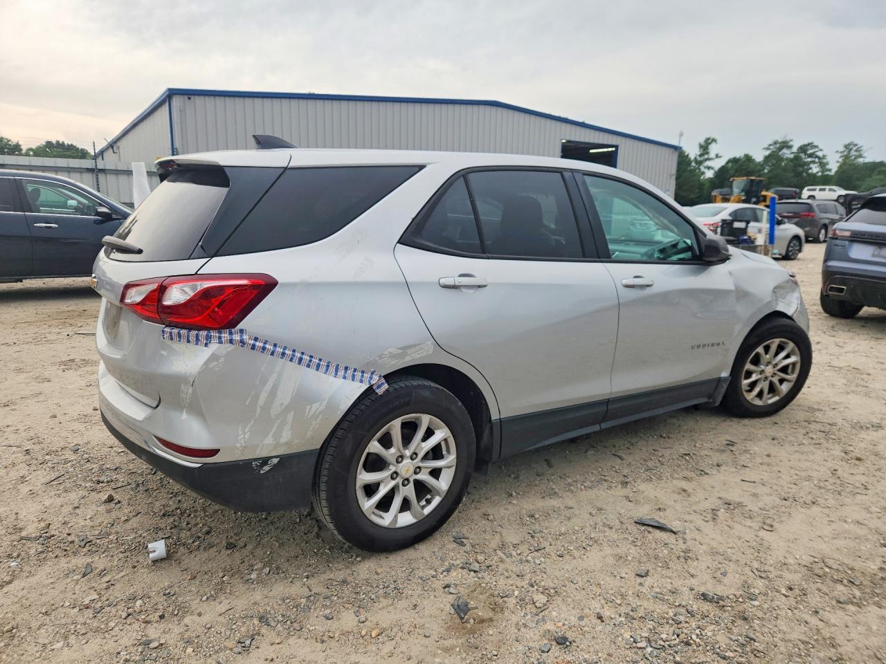 2018 Chevrolet Equinox Ls - zdjęcie 3