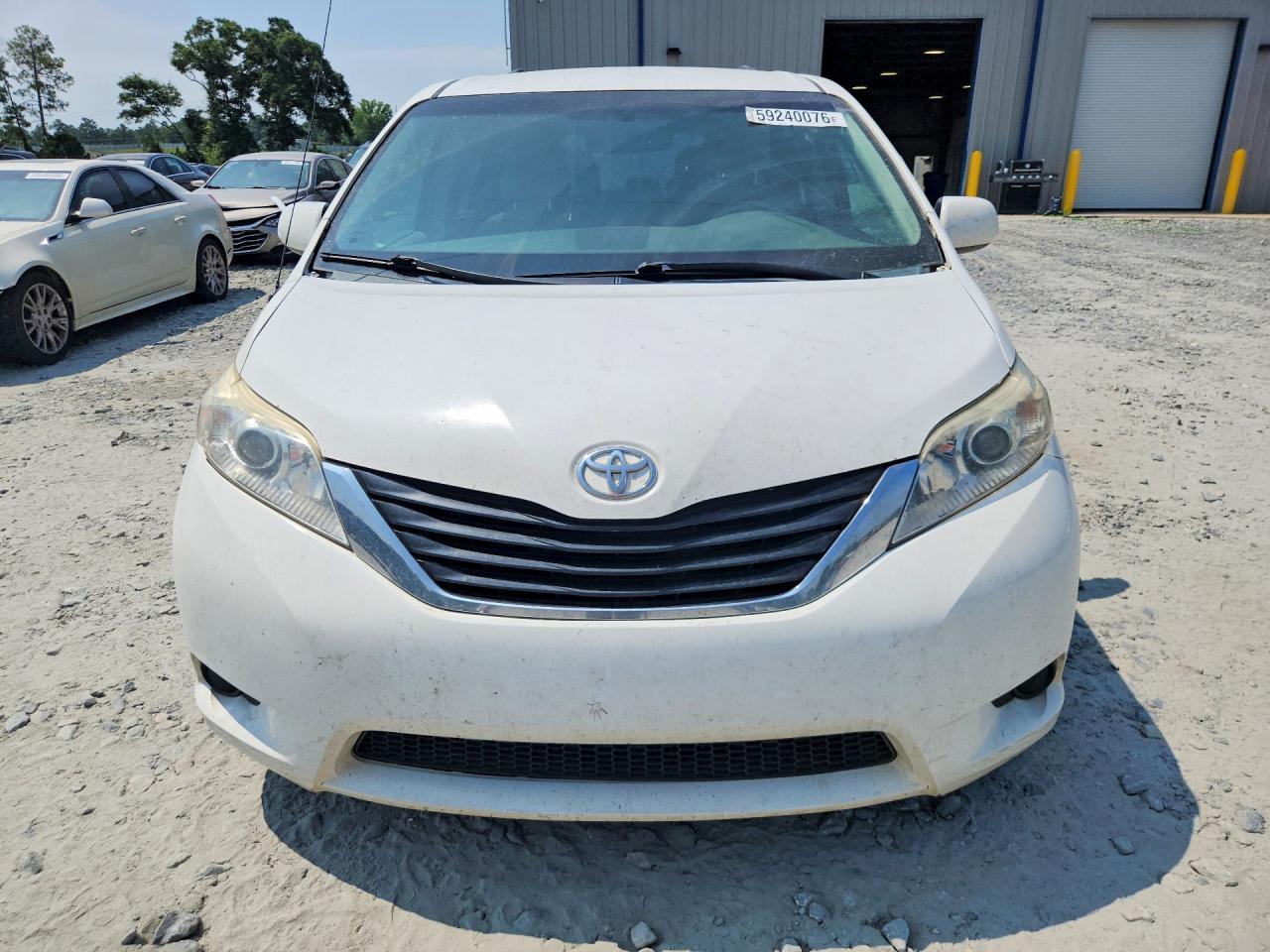2013 Toyota Sienna Le - zdjęcie 5