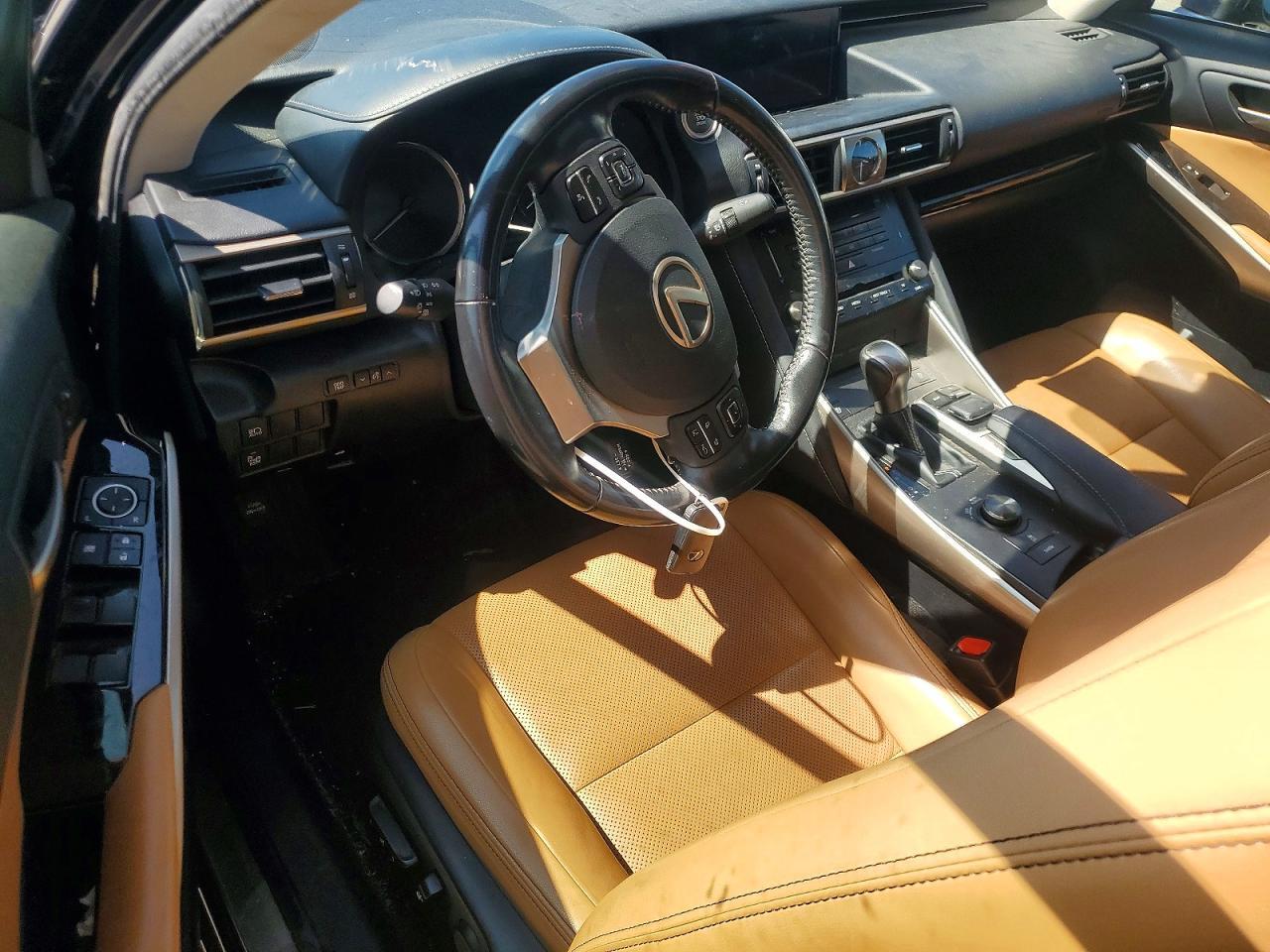 2018 Lexus Is 300 - zdjęcie 8
