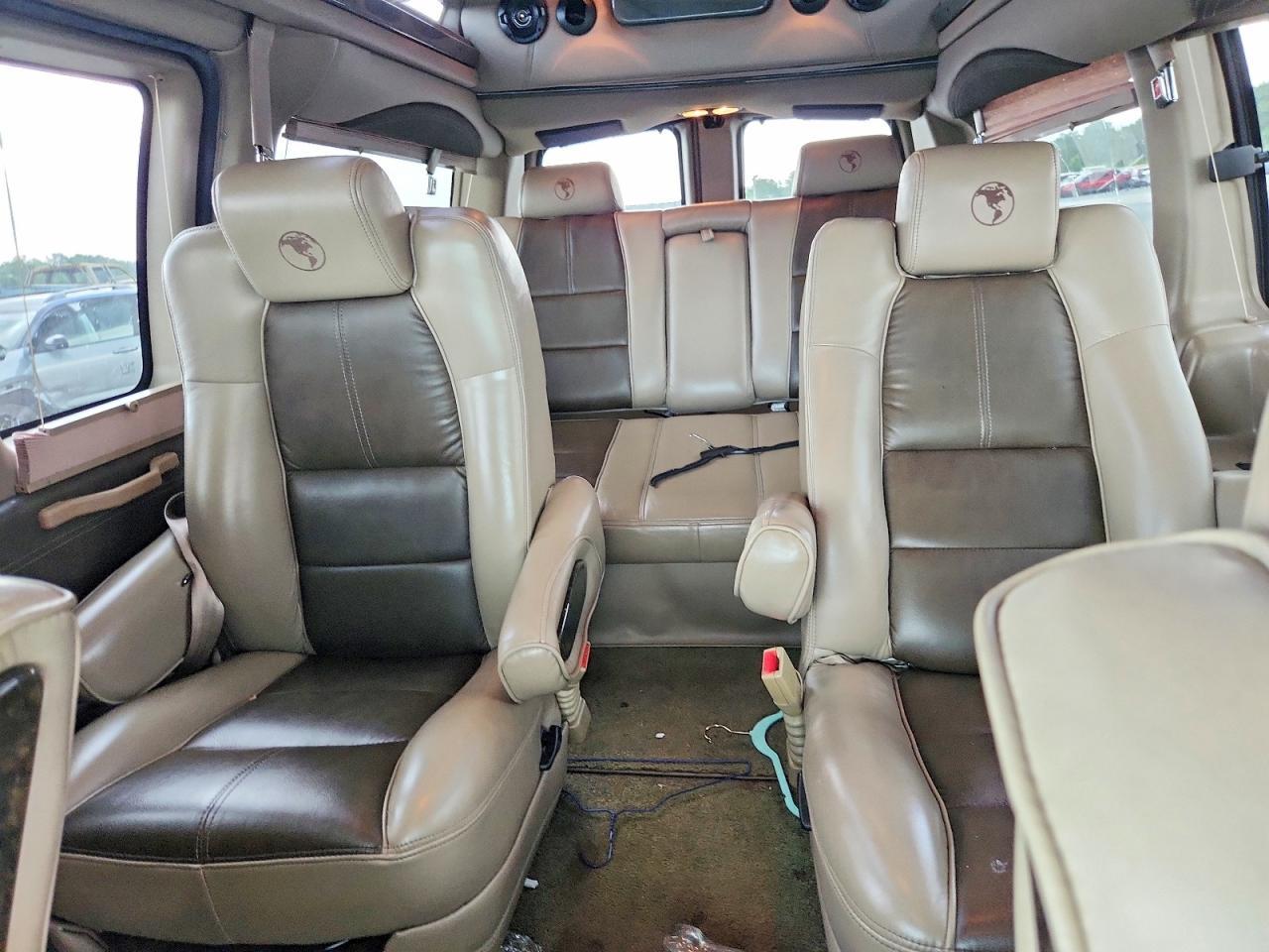 2017 Chevrolet Express G2500 - zdjęcie 10