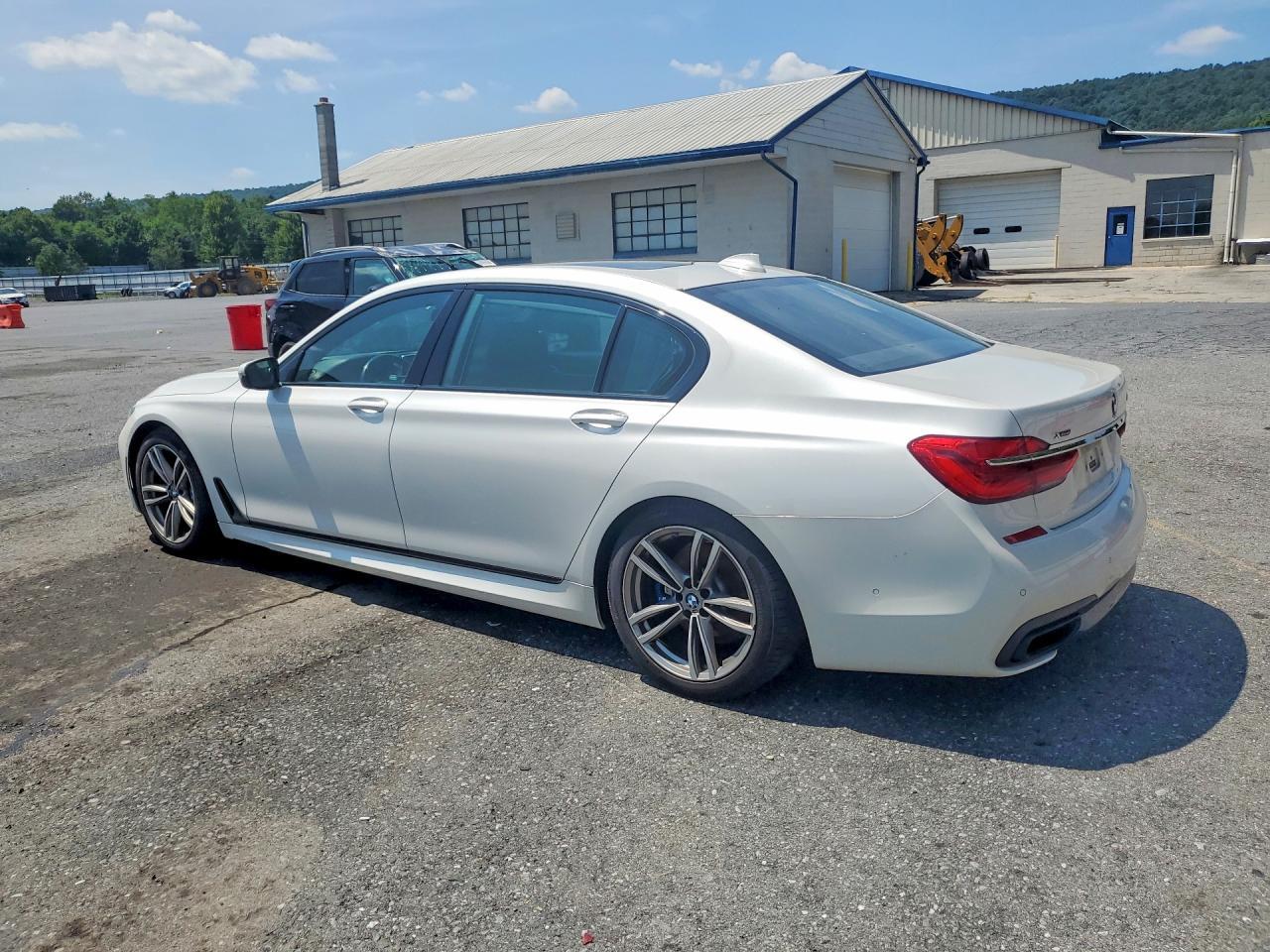 2016 BMW Seria 7 750i - zdjęcie 2