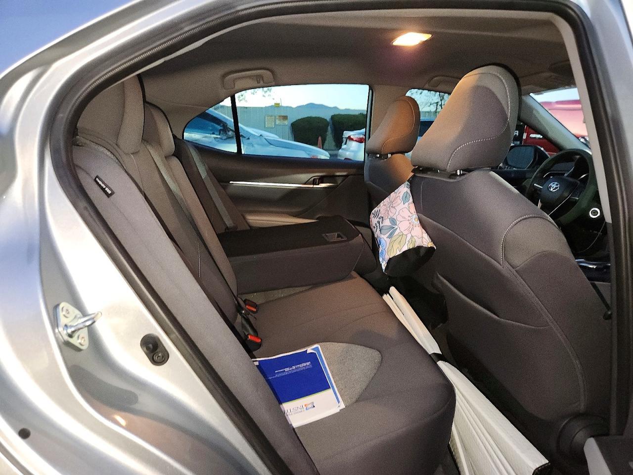 2024 Toyota Camry Le - zdjęcie 11