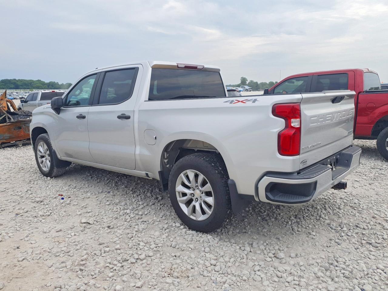 2020 Chevrolet Silverado K1500 Custom - zdjęcie 2