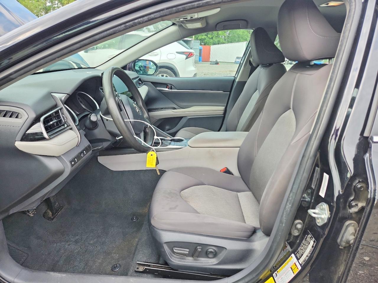 2023 Toyota Camry Le - zdjęcie 7