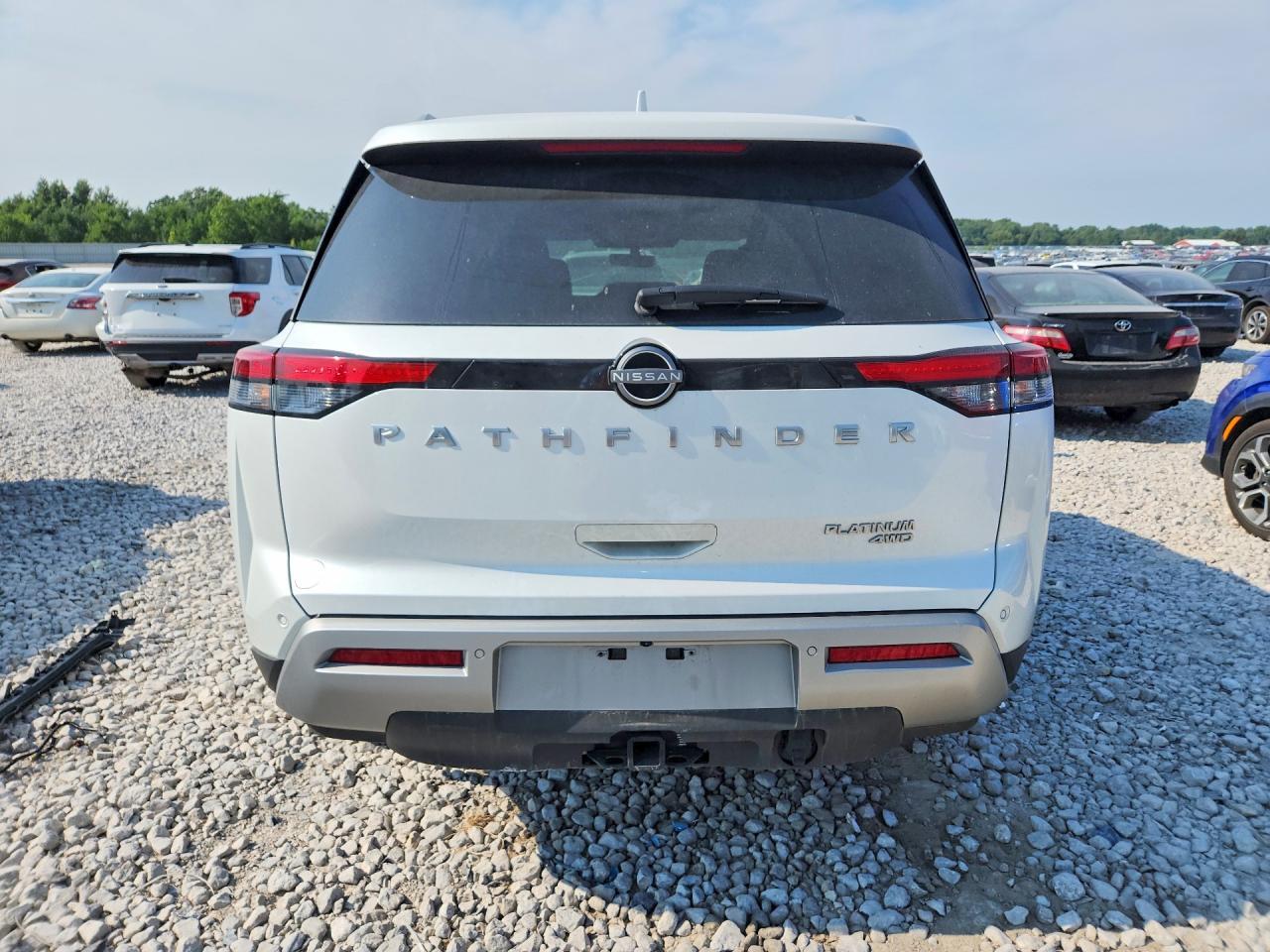 2025 Nissan Pathfinder Platinum - zdjęcie 6