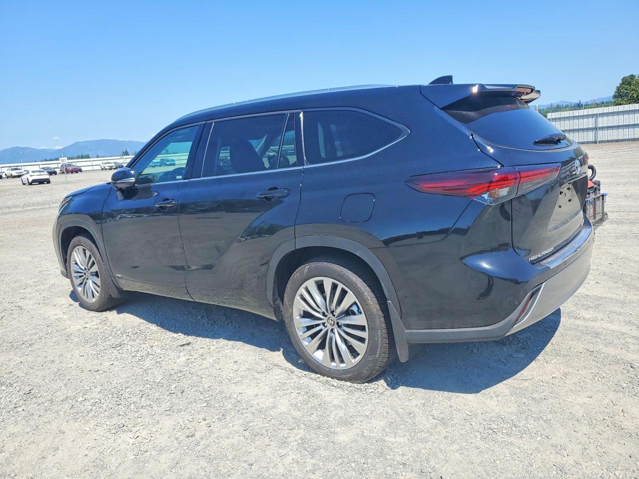 2026 Toyota Highlander Hybrid Platinum - zdjęcie 2