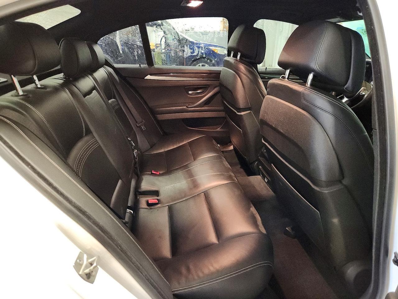 2016 BMW Seria 5 550i - zdjęcie 10