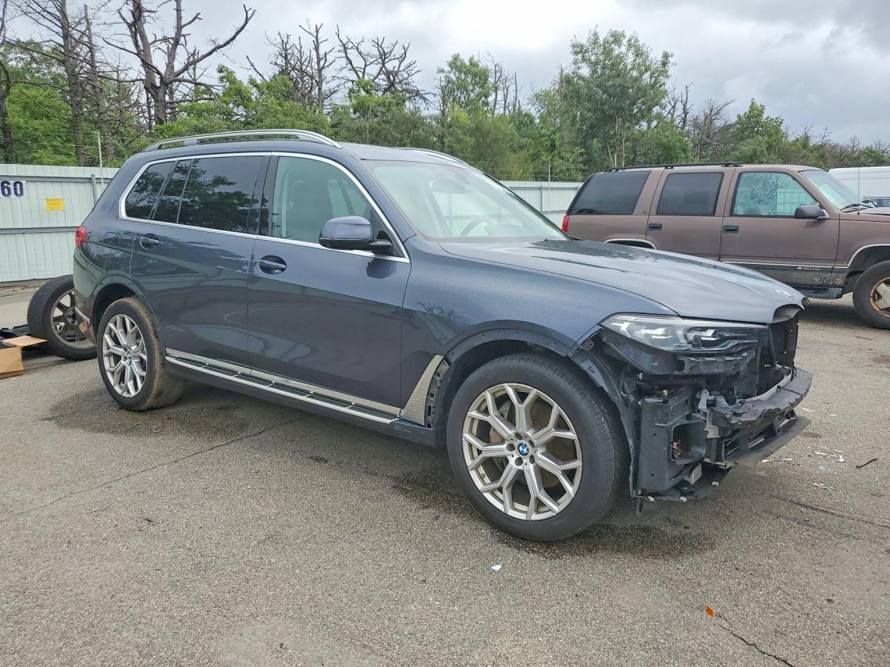 2021 BMW X7 xDrive40I - zdjęcie 4