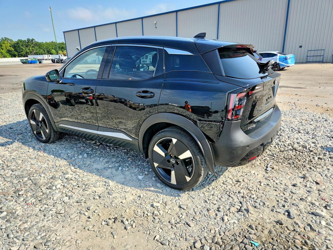 2025 Nissan Kicks Sr - zdjęcie 2