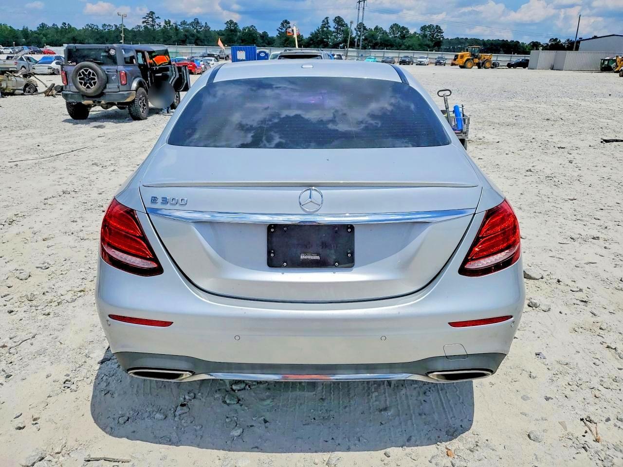 2017 Mercedes-Benz E 300 - zdjęcie 6