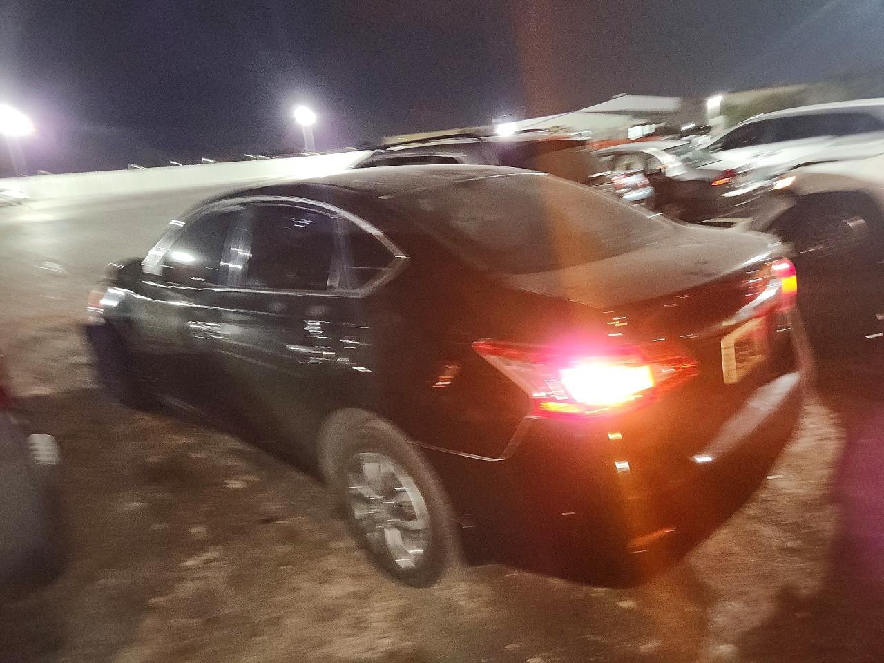 2015 Nissan Sentra S - zdjęcie 2