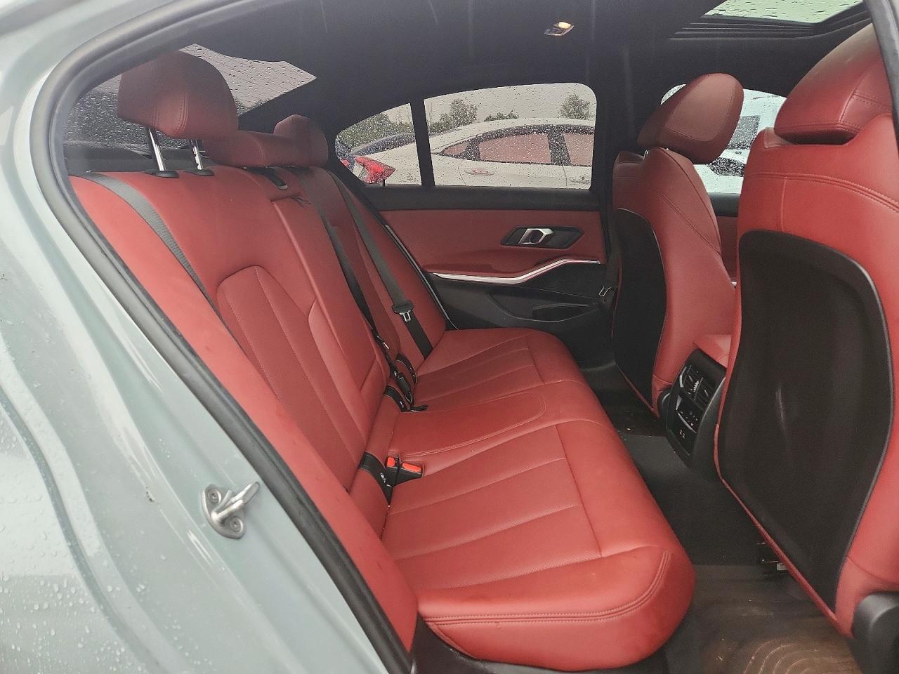 2024 BMW Seria 3 330i - zdjęcie 10