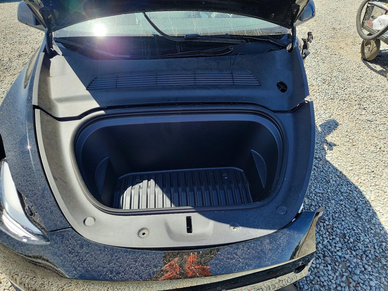 2025 Tesla Model Y - zdjęcie 12