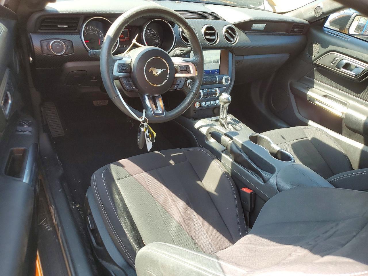 2022 Ford Mustang - zdjęcie 8