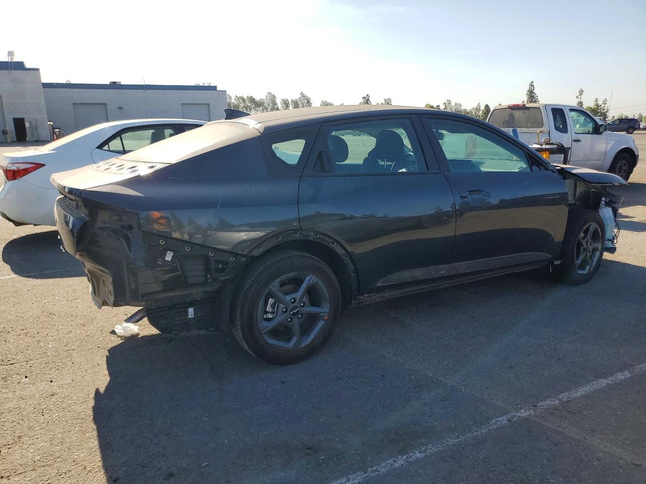 Kia K4 - zdjęcie 3